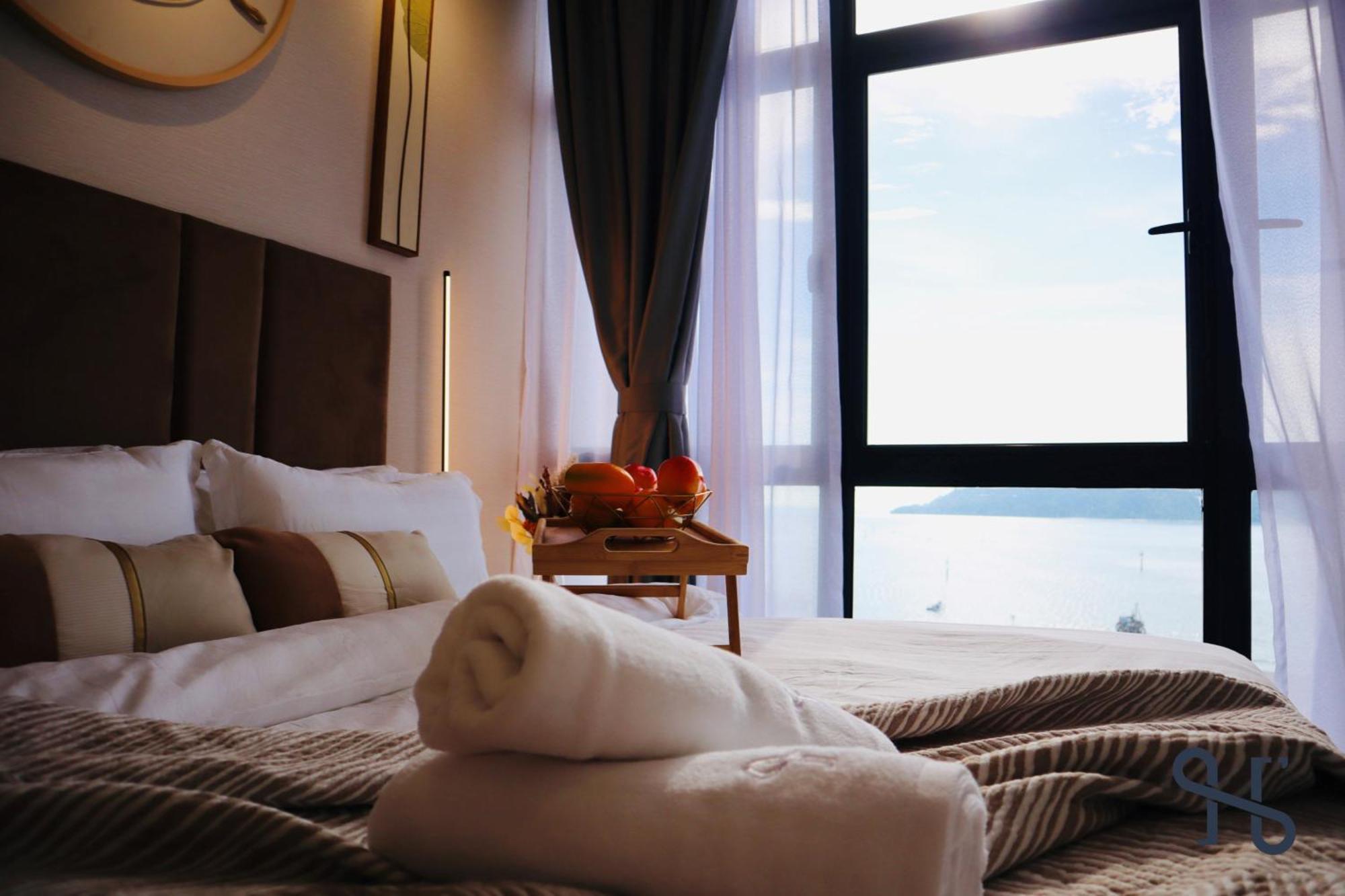 Homesuite' At The Shore Apartment